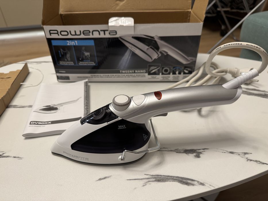 Fier de calcat vertical Rowenta Tweeny Nano DV9000D1