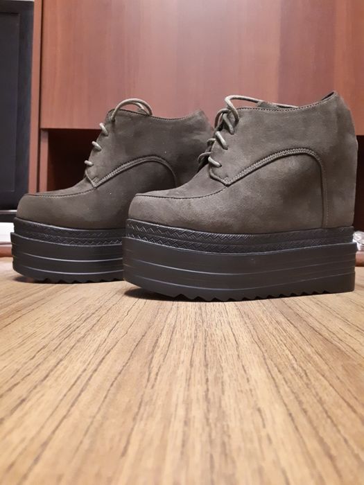 Ботинки на скрытой платформе