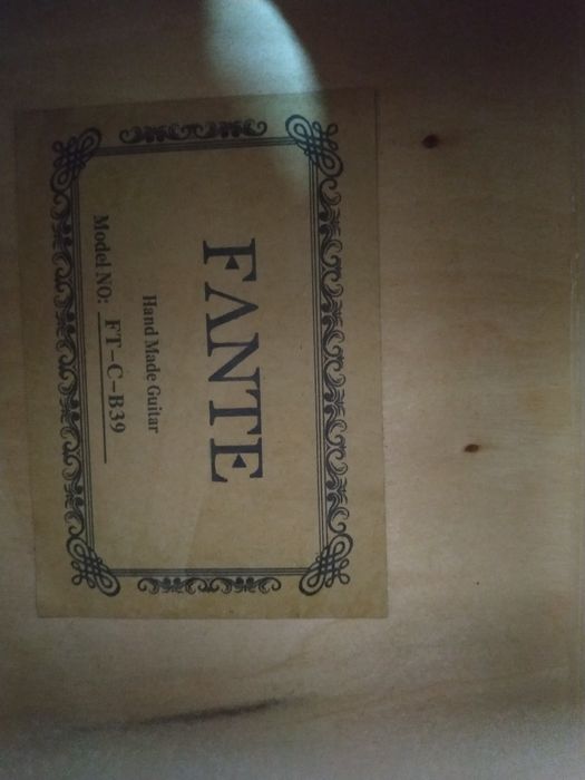 Гитара акустическая шестиструнная