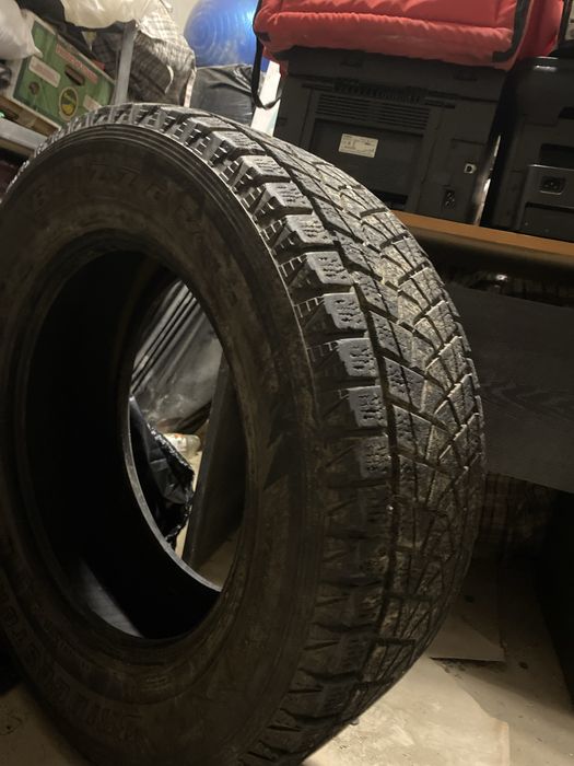 Bridgestone 275/60/18 зимние липучки