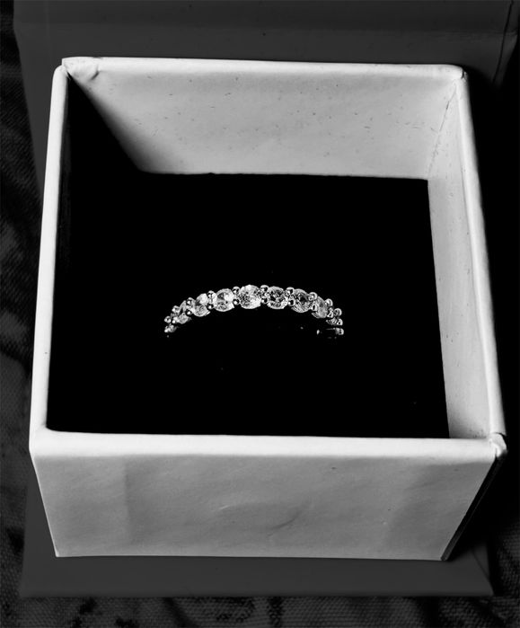 Дамски пръстен от неръждаема стомана с камъни