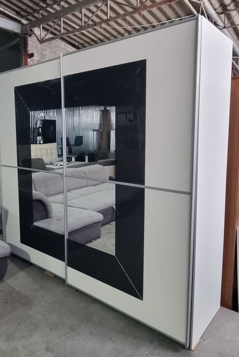 Dulap alb si negru cu oglinda