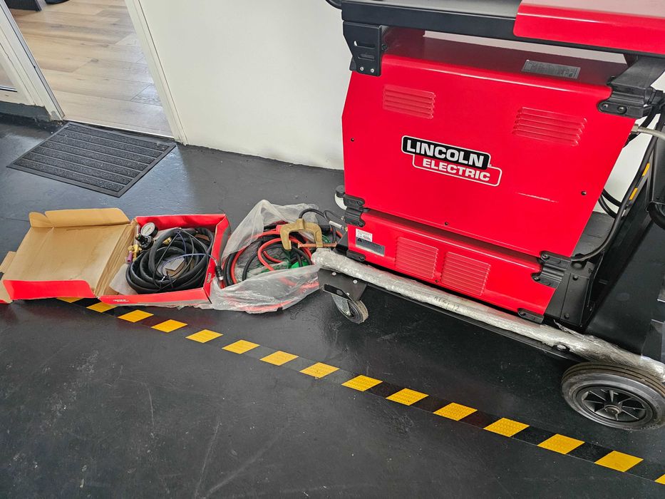 Vand Aparat sudura TIG/ MMA Lincoln Electric ASPECT 300 NOU