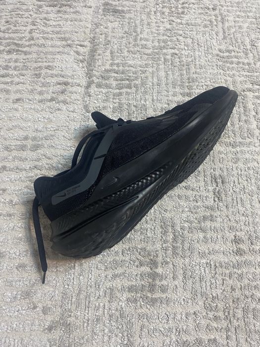 Продам nike quest 5 black