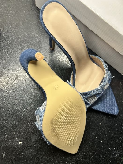 Сандали на ток.