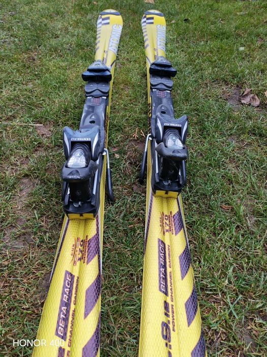 Vând schiuri ATOMIC