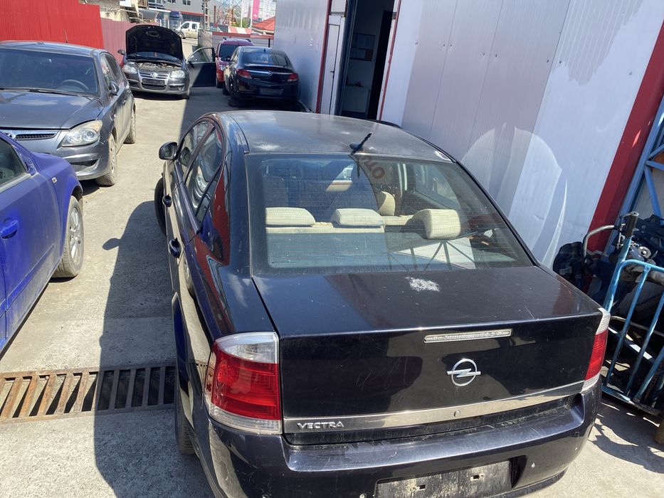 Dezmembrez Opel Vectra C 1.9 CDTI Facelift