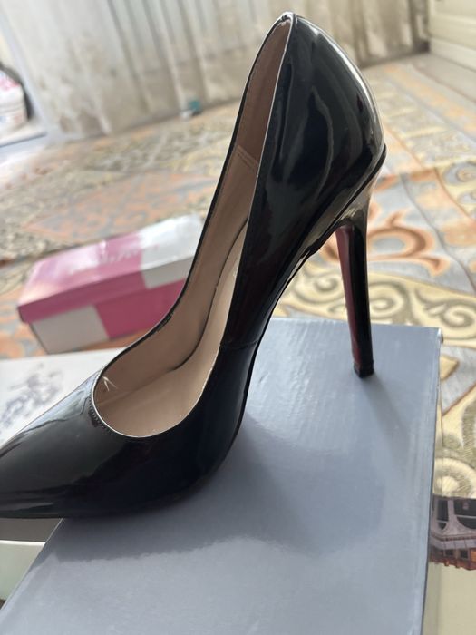 Туфли 38 размер қара түсті