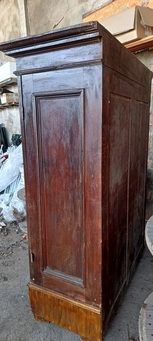 Dulap antichități restaurat