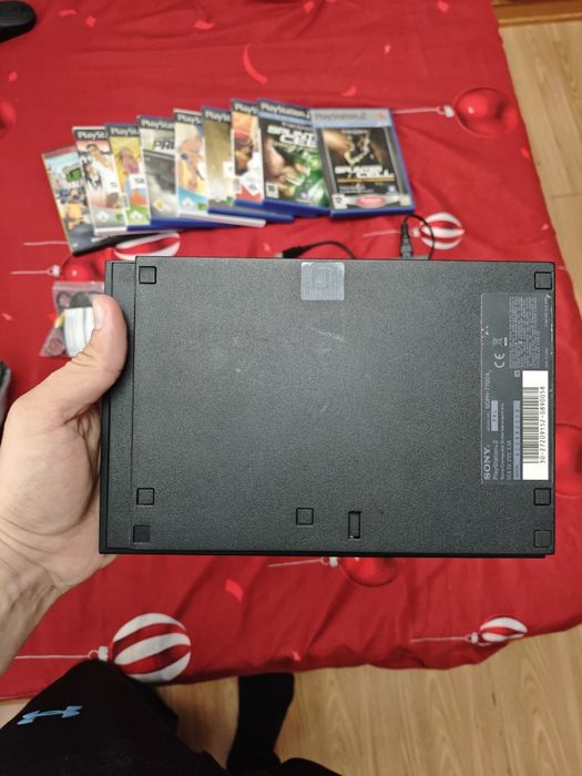 Mega Pachet Consolă Sony PlayStation 2 (PS2 Slim) + 2 Controllere + Microfoane + 8 Jocuri