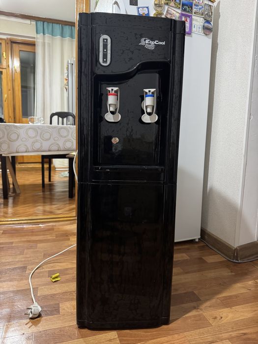 Продам диспансер (кулер)