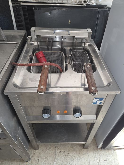 Friteuza electrica cu banc, la 380v, cu robinet