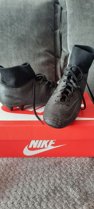 Adidași cu crampoane Nike negrii
