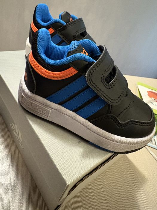 Маратонки Adidas 20 номер