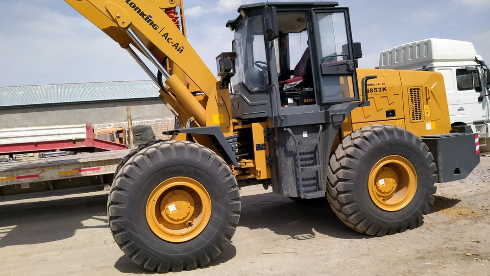 Сдам на длительныйсрок фронтальный погрузчик 3куб