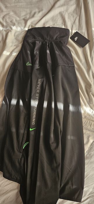 Есенно яке тип ветровка nike