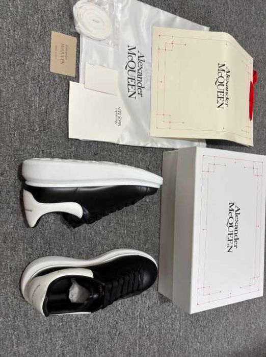 Alexander McQueen Oversized "Black"