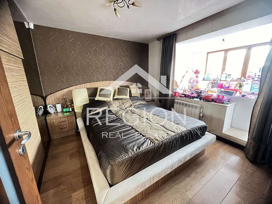 Продава се Тристаен апартамент в Варна, Възраждане 1 - 115 кв.м за 2609 €/кв.м - Снимка #11