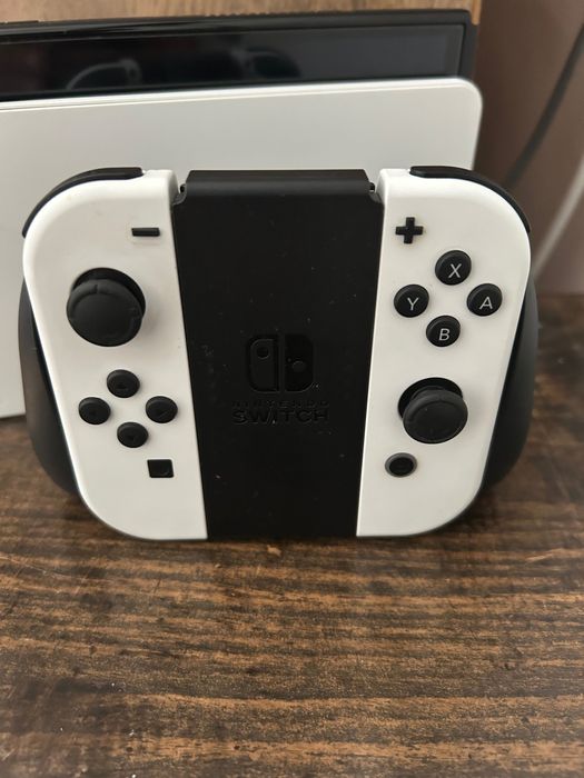 Nintendo Switch cu 8 jocuri si accesorii Targoviste • OLX.ro