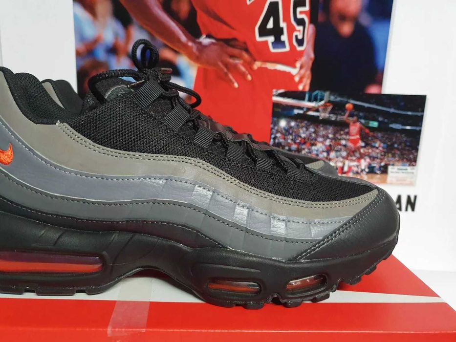 Обувки NIKE / Air Max 95 / Black and Picante Red + КУТИЯ