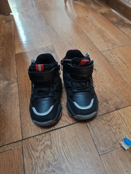 Кроссовки осенние детские