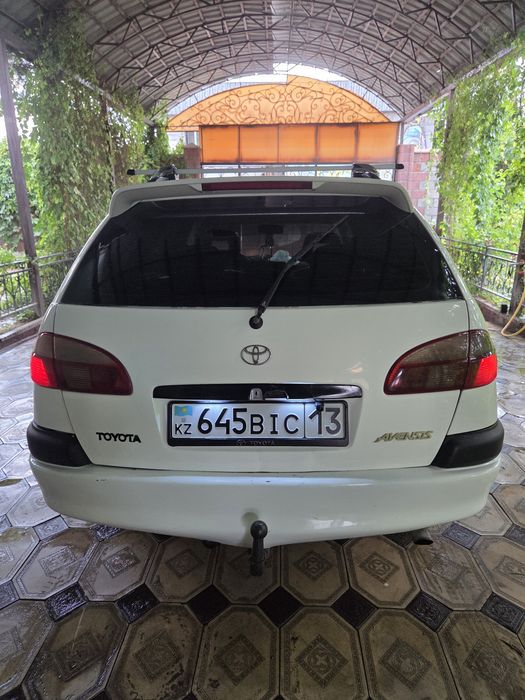 Тайота авенсис 2002г