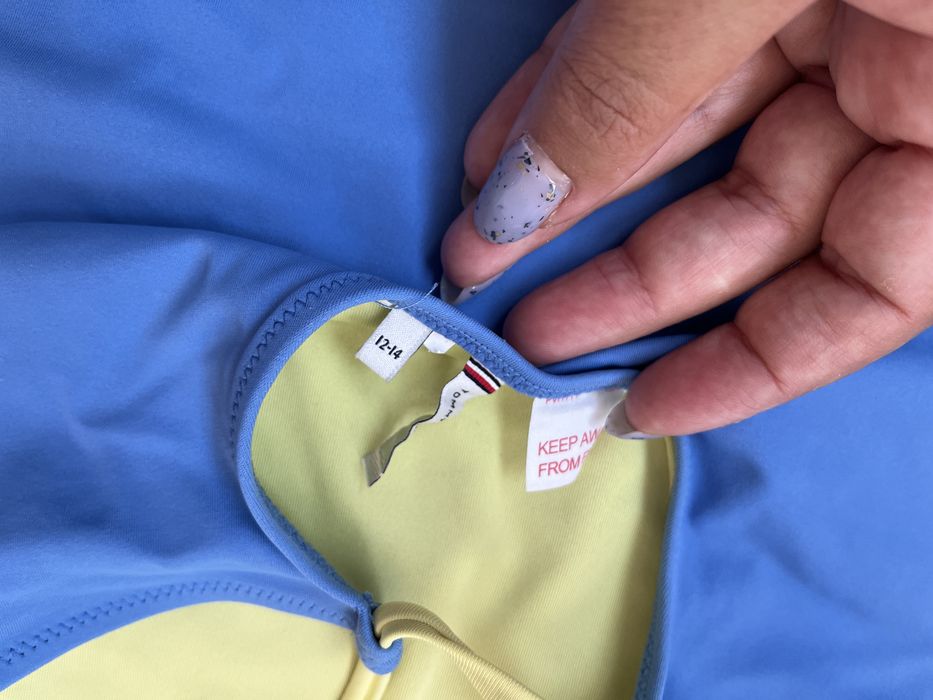 Tommy Hilfiger пола блузка и бански нови с етикет