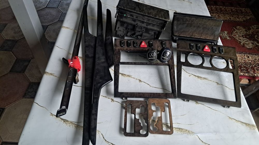 Мерс.210Е.Консоль центральная.