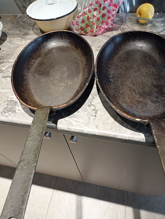 Продам чугунную сковородку