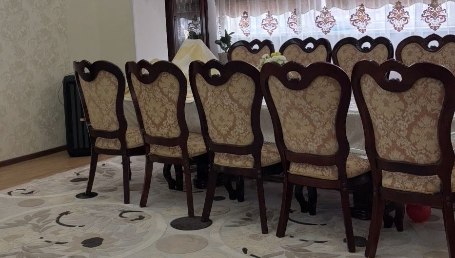 Продам 10 стульев