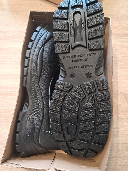 Работни обувки         .