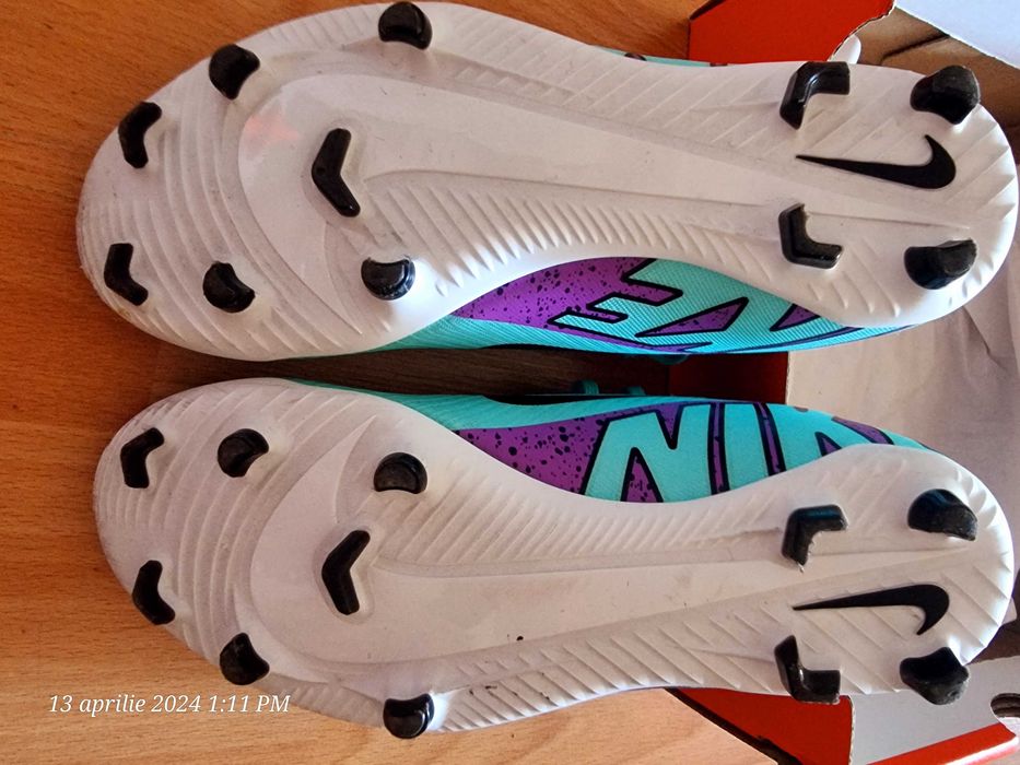 Ghete fotbal Nike marime 37.5