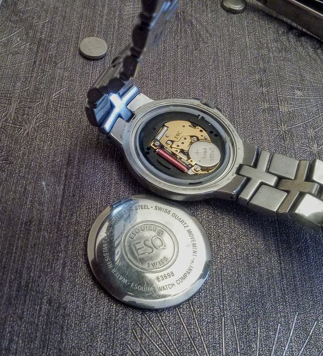 Часовник MOVADO ESQ quartz