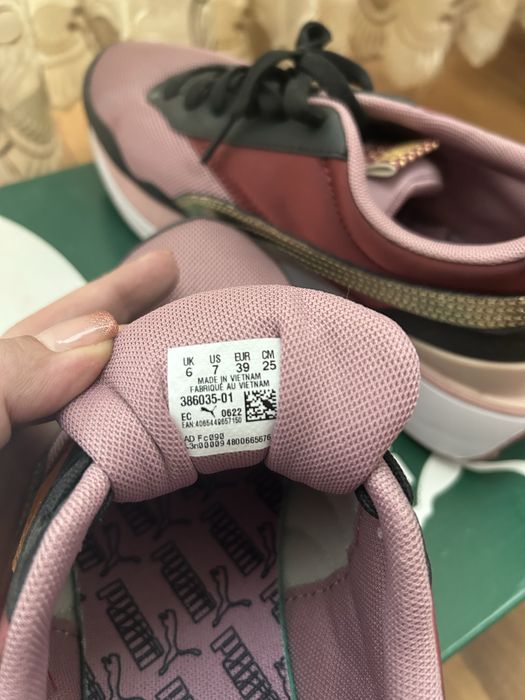 Дамски маратонки Puma. Неразличими от нови. 39 номер,26см стелка