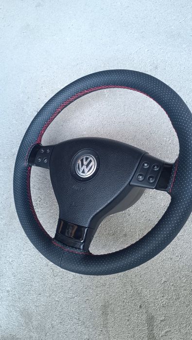 Продавам мултиволан трилъчев волан, четрилъчев волан от голф 5 GTI tdi