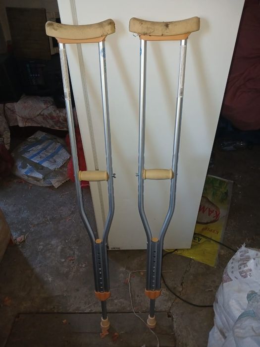 Продам костыли новые
