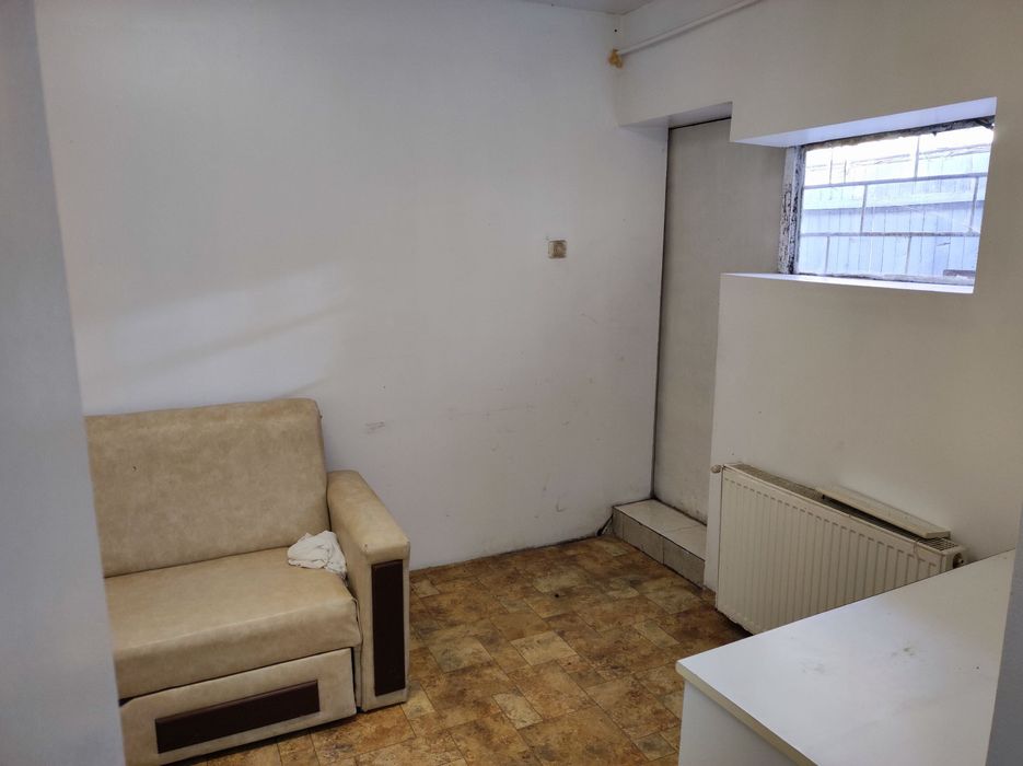 Inchiriez casa la curte zona Delfinului- Pantelimon