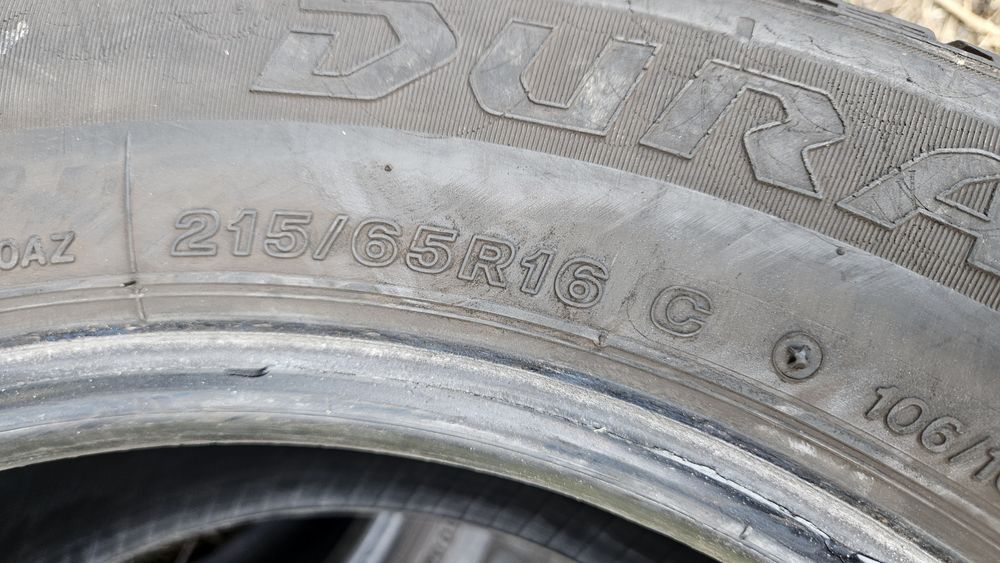 2бр гуми 215 65 16С бриджстоун bridgestone