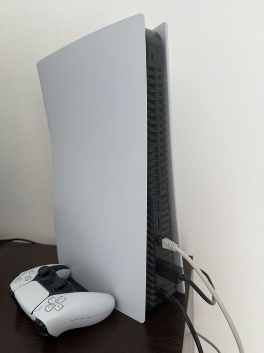 Consolă PlayStation 5 (PS5) Model Fat, Cu Disc, 825GB – Impecabilă / Schimb cu Laptop Gaming