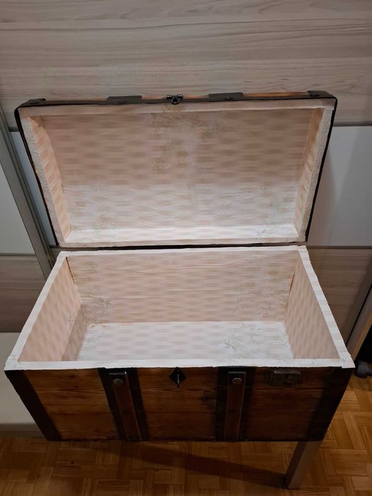 Стари дървени сандъци