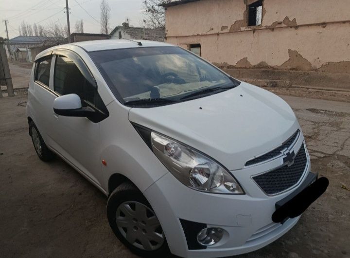 Спарк белый, третий позиции