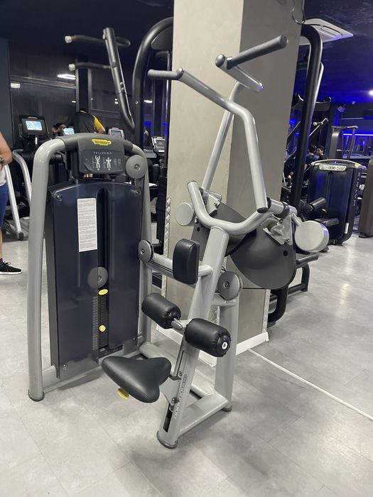 Technogym vertical traction Aparate Fitness matrix hoist sala fitness