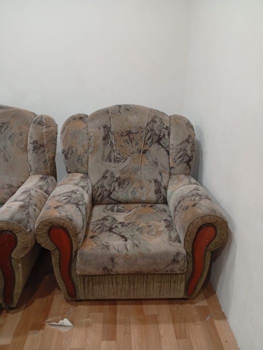 Продам угловой диван с креслом