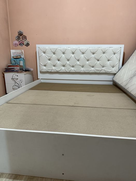 Кровать двуспальная срочно продам