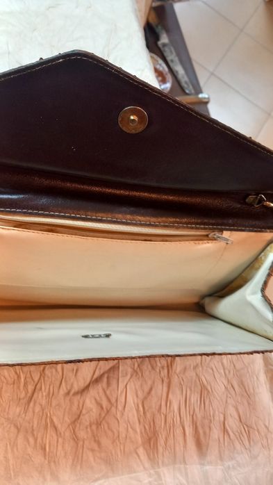 Атрактивни чанти и обувки от естествена крокодилска и змийска кожа