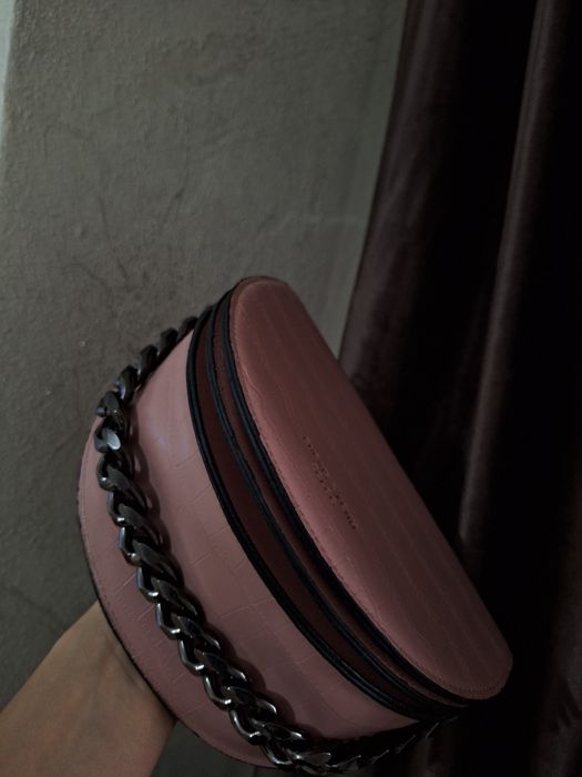 Сумочка + клатч, есть длинный ремешок