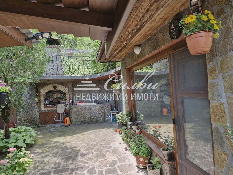 Двуетажна ТУХЛЕНА къща на ПЛОЧА с ДВОР И ГАРАЖ – кв. Пожарната.