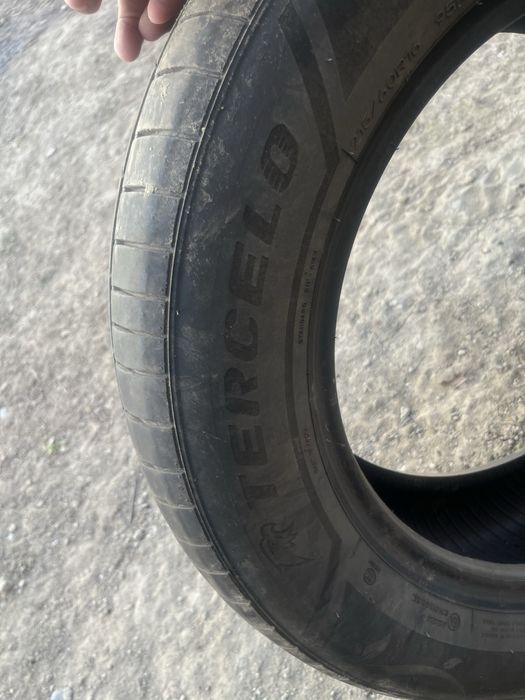 Продам резину летнию 215/60/16