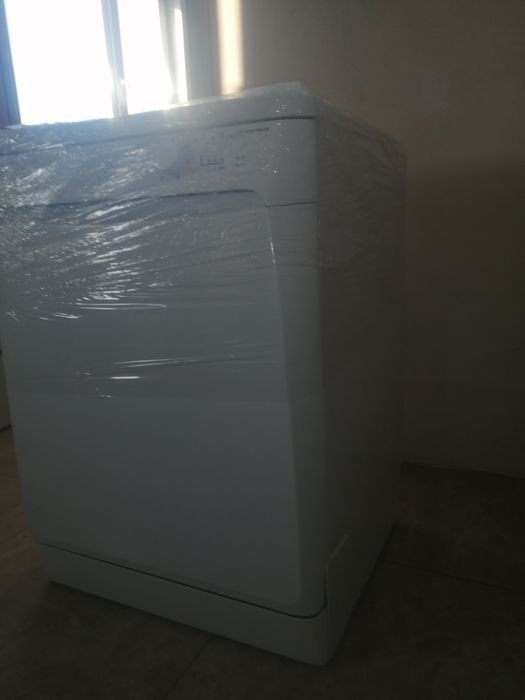 Продам посудомоечную машину indesit