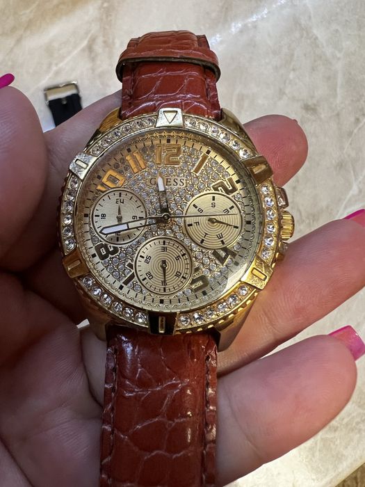 Часы женские Guess
